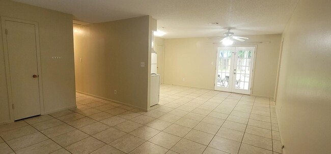 Building Photo - 8812 Pembroke Ct N