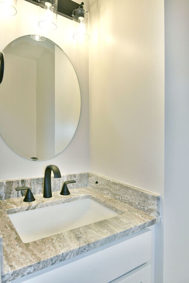 Foto del edificio - 460-462-462 Fowler St