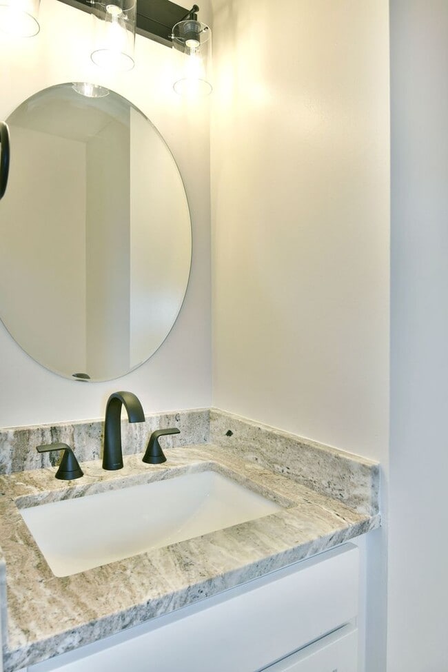 Building Photo - 460-462-462 Fowler St