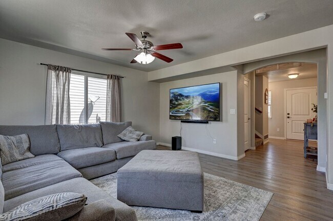 Foto del edificio - FANTASTIC 3 BEDROOM 3 BATHROOM LOCATED IN ...