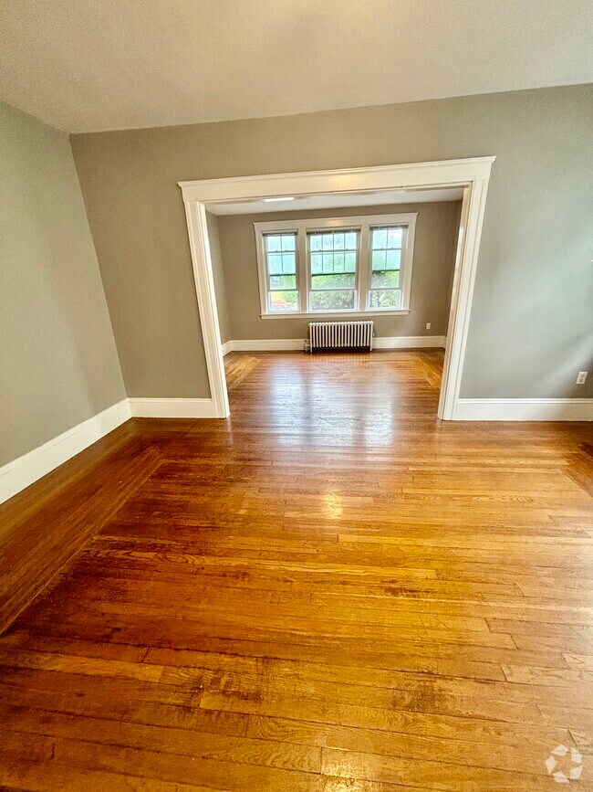 Elmhurst Arboretum Apartments for Rent with Parking Providence, RI