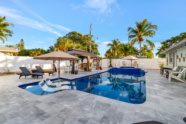 Building Photo - 310 Gulfstream Dr
