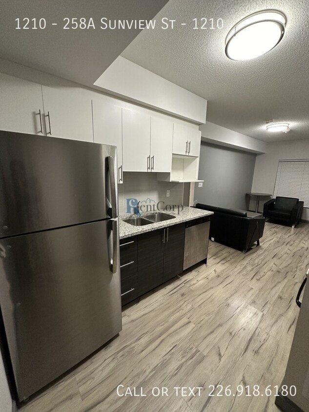 Primary Photo - 258A-258A Sunview St