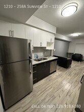 Building Photo - 258A-258A Sunview St
