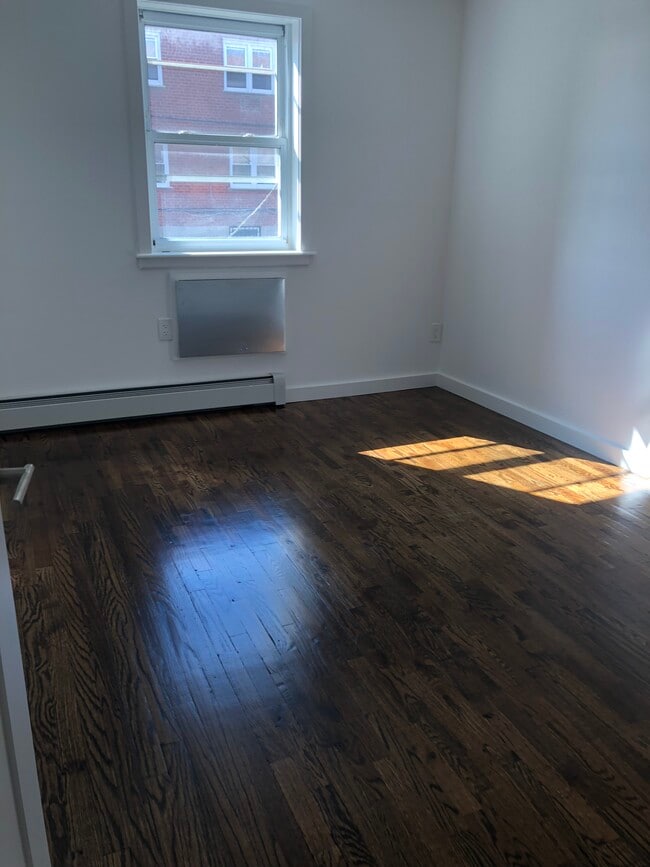 Building Photo - 5 Paerdegat 15th St