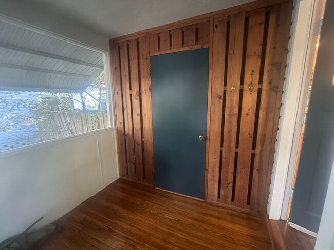 Building Photo - Beautifully Kept Historic Home!!