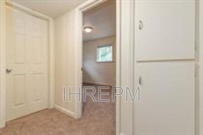 Foto del edificio - 276 Powell Cir