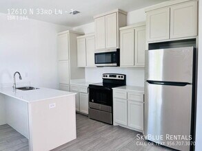 Building Photo - 12610 N 33rd Ln
