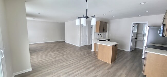 Building Photo - 10390 Silver Rock Chase