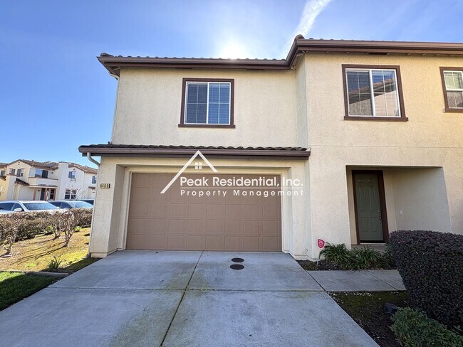 Foto del edificio - Wonderful 3 bd/2.5 ba Elk Grove Home with 2 Car Garage