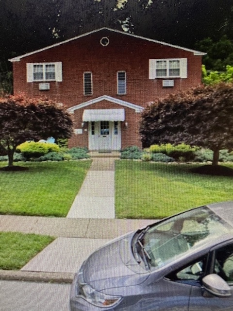 Building Photo - 32 S Brookside Rd