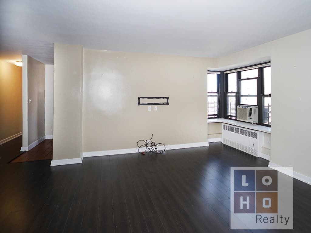 Primary Photo - 387 Grand St