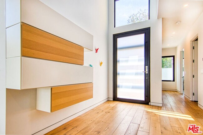 Foto del edificio - 2345 27th St