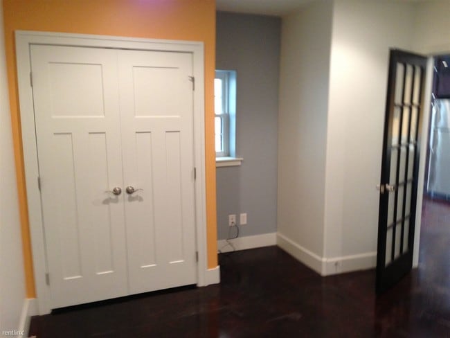 Building Photo - 2 br, 1 bath  - 120 Eastern Ave SE Apt 3