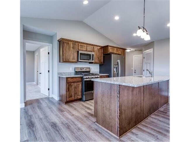 Foto del edificio - 728 Hilltop Ln