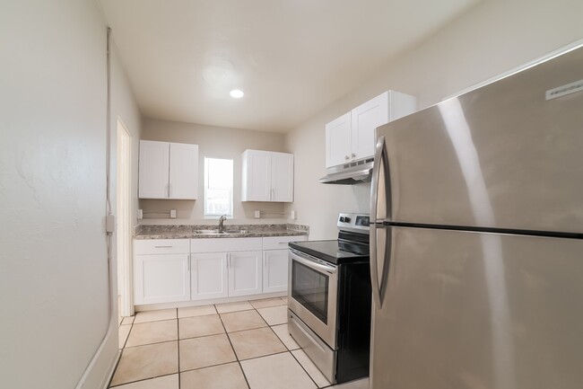 Building Photo - 2730 W Mckinley St Unit 4