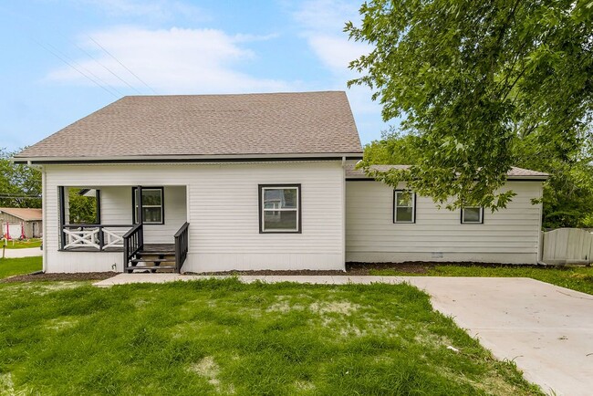 Building Photo - NEW 3 bedroom house