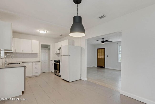 Foto del edificio - 5319 Attleboro St