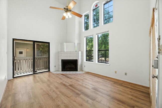 Foto del edificio - FABULOUS walkable/bikeable 3BR with parkin...
