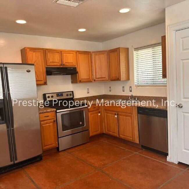 Building Photo - 2256