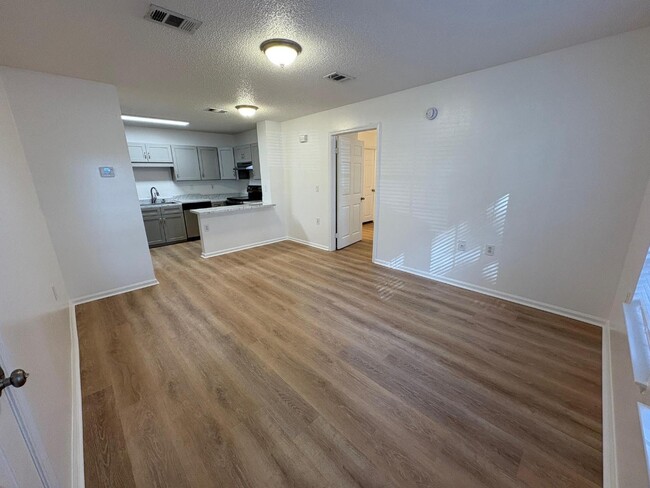 Foto del edificio - 100 Kazmira Ct