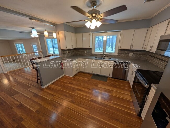 Foto del edificio - Updated 3-Bedroom Amherst Ranch with Attached Garage & Fenced Backyard