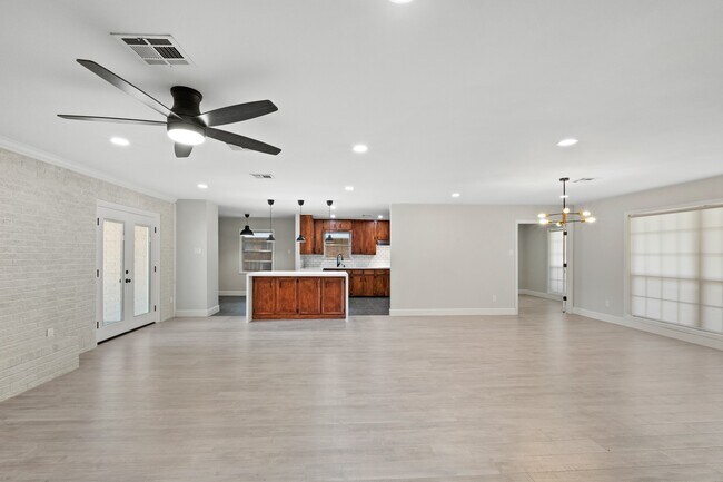 Building Photo - 5911 Rutherglenn Dr