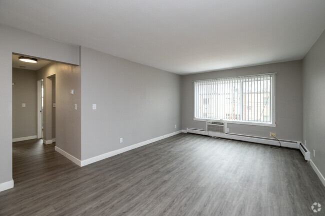 2BR, 1BA - 850SF - Living Room - 517 28th Ave N