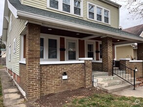 Building Photo - 922 Hervey St