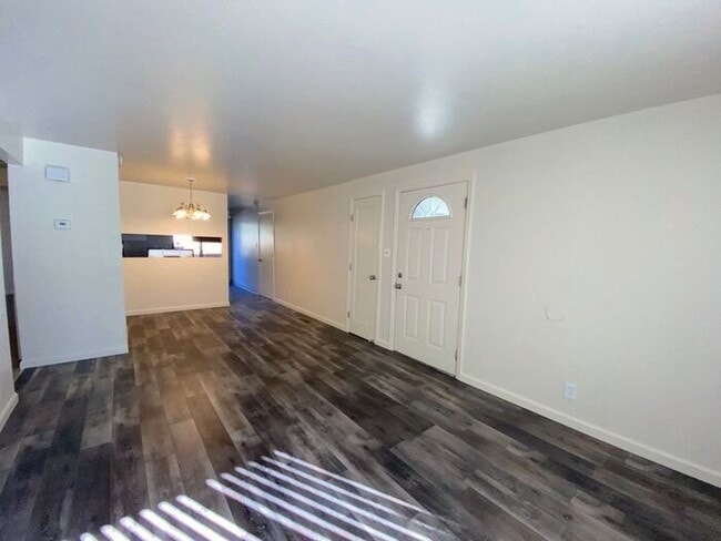Foto del edificio - Charming Sparks Duplex - Yard/Garage/AC/1 ...