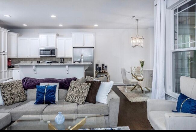 Building Photo - 264 Wembley Dr