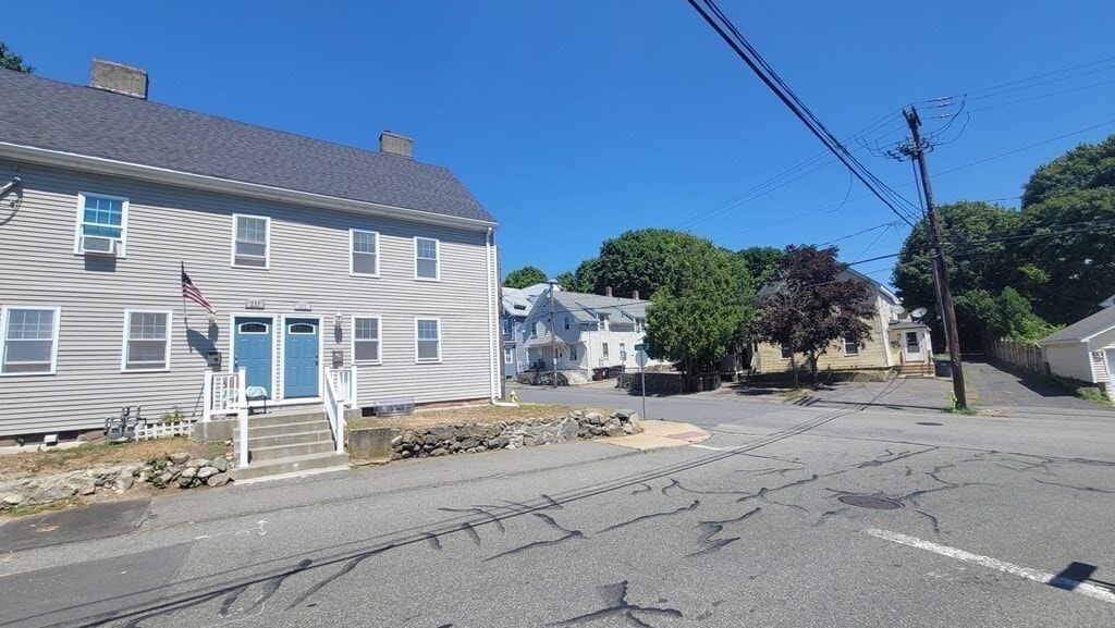 Foto principal - 231 Colburn St