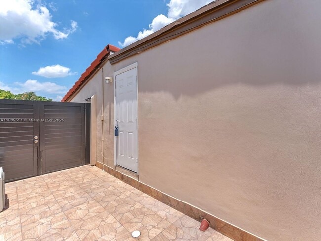 Foto del edificio - 10460 SW 43rd St