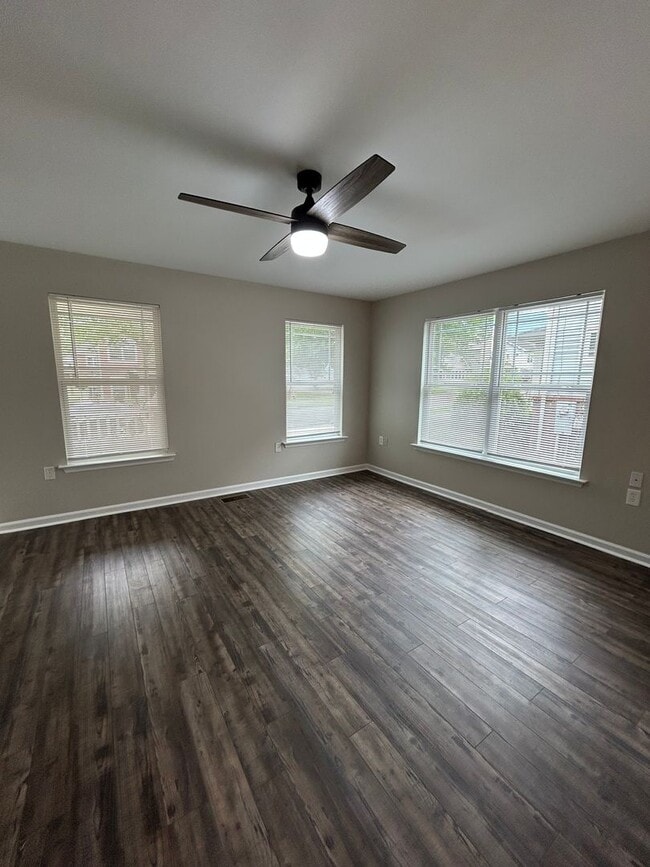 Building Photo - Summer Move-In special $500 Off 1st Full M...