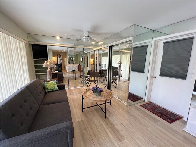 Foto del edificio - 3255 Village Ln