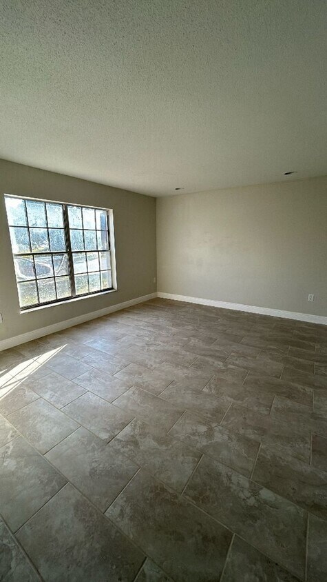 Foto del edificio - Fully Renovated Home in BEL-AIRE WOODS