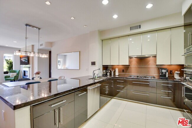 Foto del edificio - 1318 S Roxbury Dr