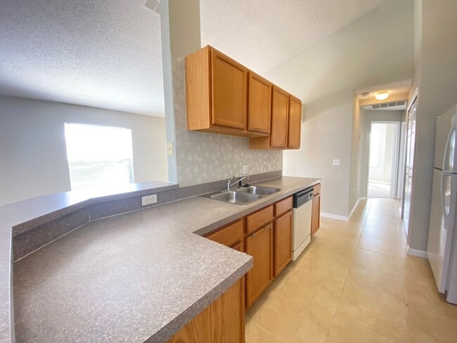 Building Photo - Pool home, 4B/3B w/lawn & pool service inc...