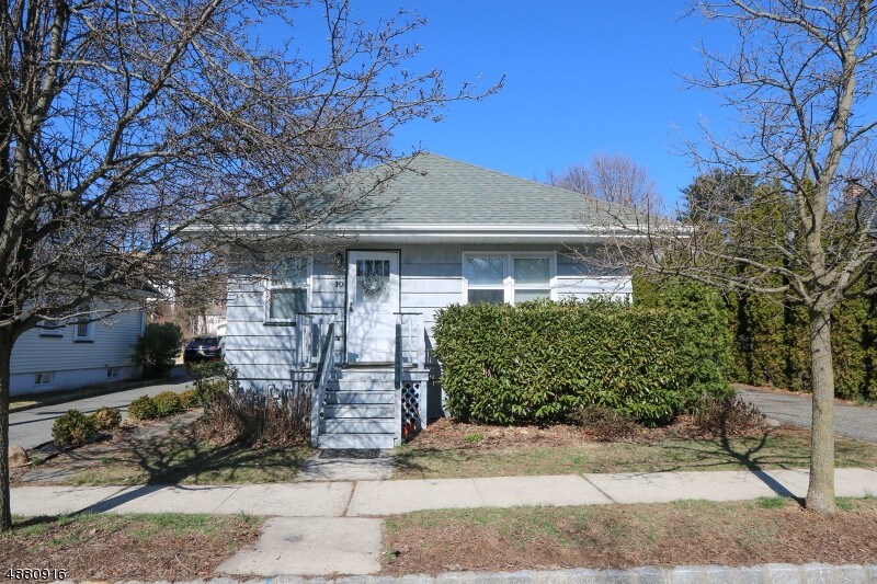 Primary Photo - 10 Sunnyside Pl