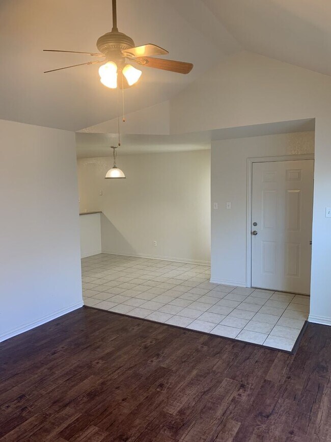 Building Photo - Coming Soon! Nice 3 Bedroom, 2 Full Bath H...