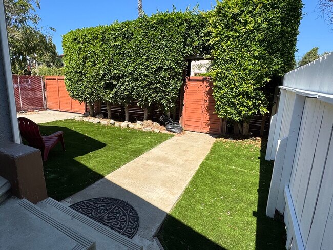 Vista del jardín delantero - 526 Brooks Ave