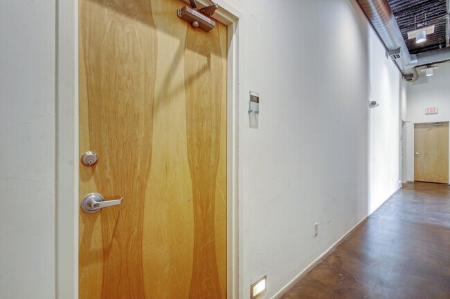 Foto del edificio - 1050 Hendricks Ave