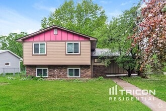 Building Photo - 6769 15th St Ct N
