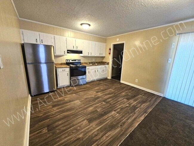 Foto del edificio - 4126 Ayers Rd