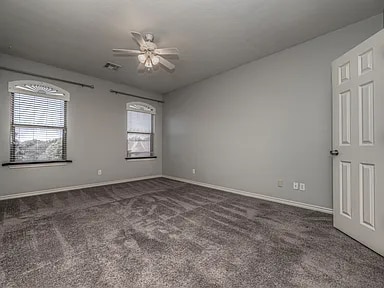 Building Photo - 204 S Riverside Dr