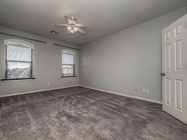 Foto del edificio - 204 S Riverside Dr