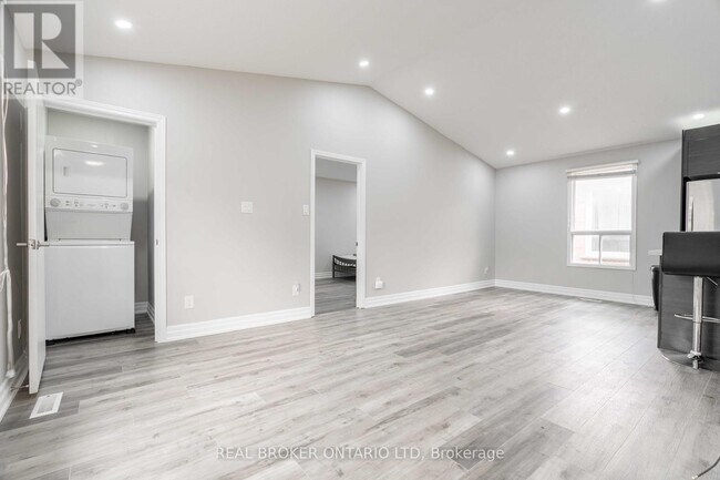 Photo du bâtiment - 128 Blanchard Crescent