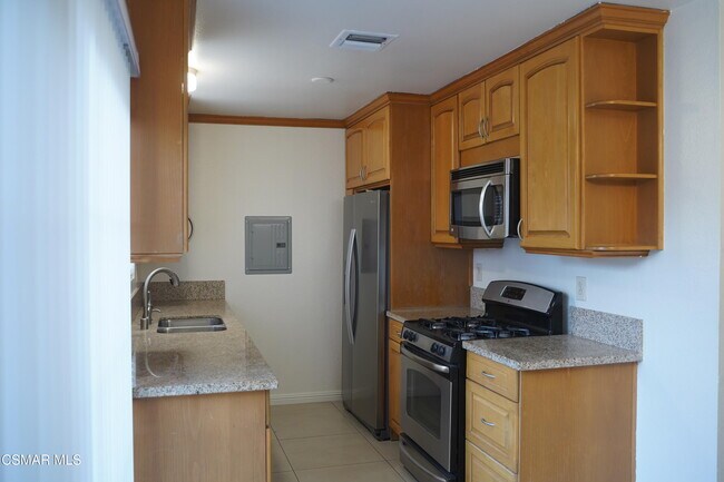 Foto del edificio - 6621 Wilbur Ave