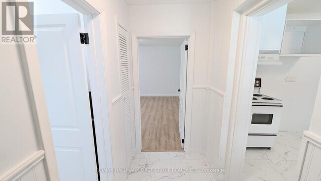 Photo du bâtiment - 330 Adelaide Ave E