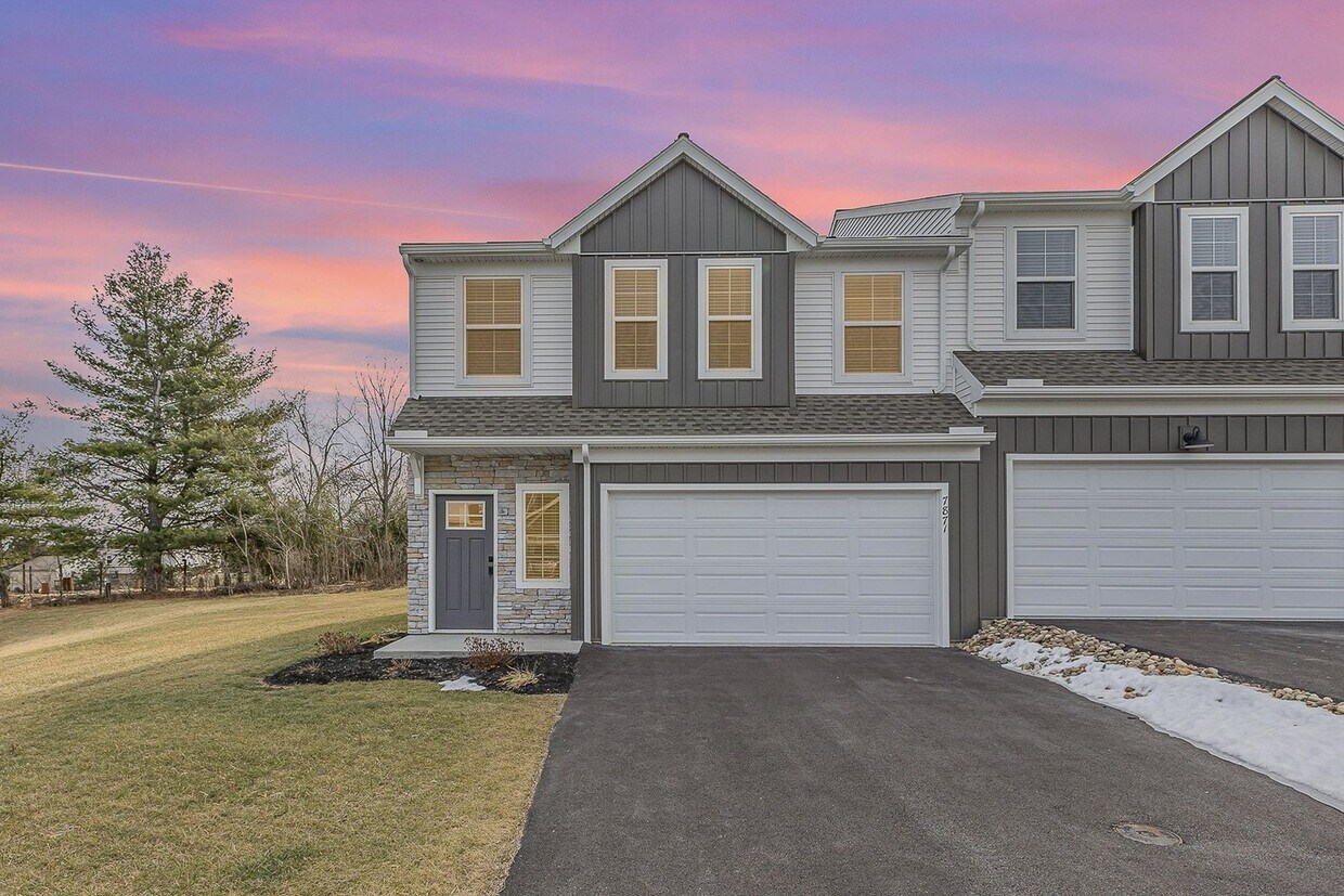 Primary Photo - Welcome to this charming 3 bedroom, 2.5 ba...